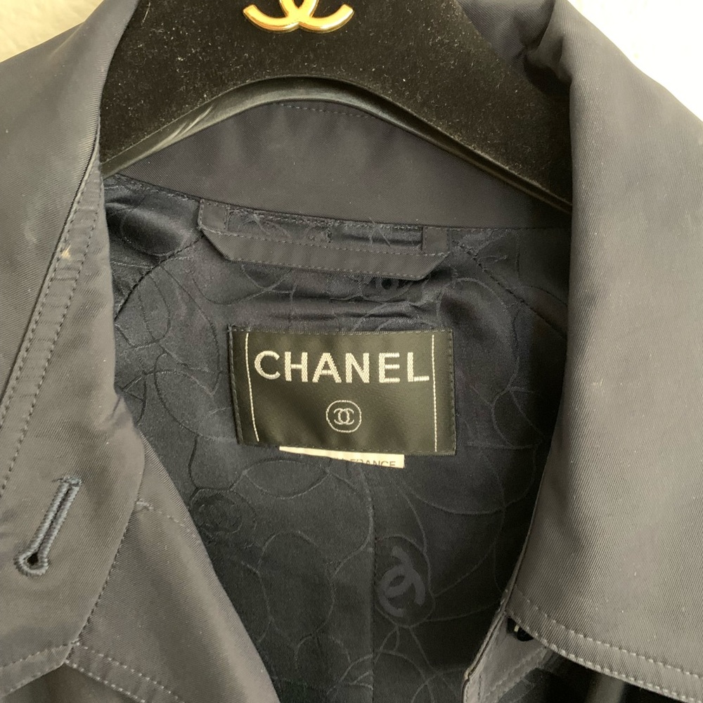 Black Chanel Trench Coat in Very Good Condition - Picture 4 of 9